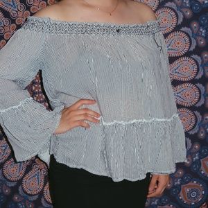AE Flowy Off-shoulder top